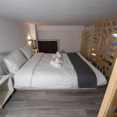 Central Suites Aegina 1 Екстер'єр фото