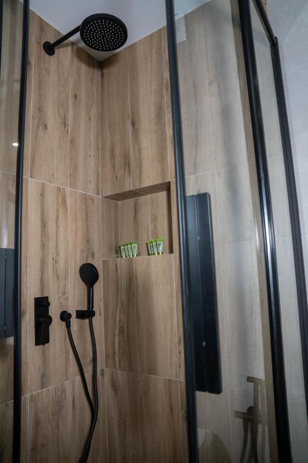 Central Suites Aegina 1 Екстер'єр фото