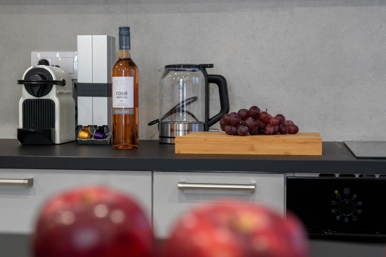 Central Suites Aegina 1 Екстер'єр фото